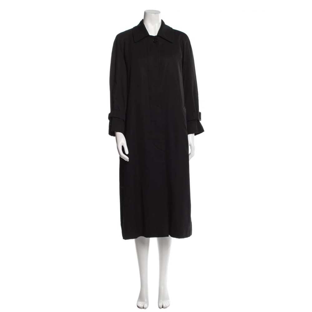 Elegant Black Long Burberry’s Coat with signature plaid zip out wool lining